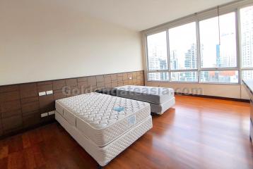 3-Bedrooms on high floor with balcony - Sukhumvit 55 (Thong Lo)