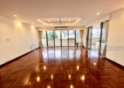 Big 3-Bedrooms Plus Study and large outdoor terrace - Sukhumvit - Asoke BTS