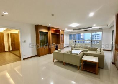 Modern 3-Bedrooms family-friendly apartment - Phrom Phong BTS