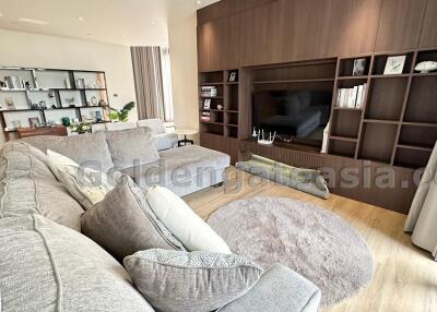 3-Bedrooms plus Study High-End Apartment - Sukhumvit 39 (Phrom Phong)