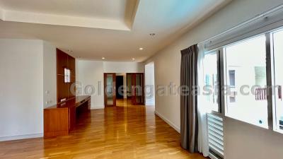 4-Bedrooms Single House in Compound with Private Swimming  Pool - Sukhumvit Thong Lo BTS