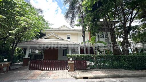 4-Bedrooms Single House in Compound with Private Swimming  Pool - Sukhumvit Thong Lo BTS