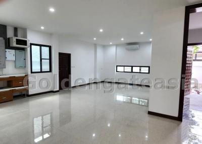 5-Bedrooms plus Study room - Suitable for Home Office - Sukhumvit soi 71