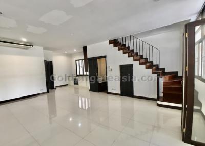 5-Bedroom Modern Townhouse For Rent - Sukhumvit soi 71