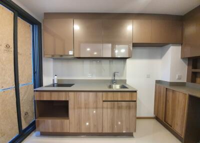 Taka Haus  2 Bed Condo For Rent in Ekkamai