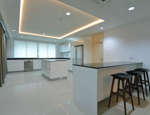 4 Bedroom Penthouse Apartment For Rent in Phrom Phong