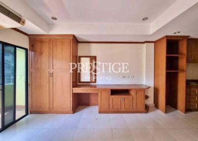 Commercial building – 5 bed 6 bath in Central Pattaya PP10056
