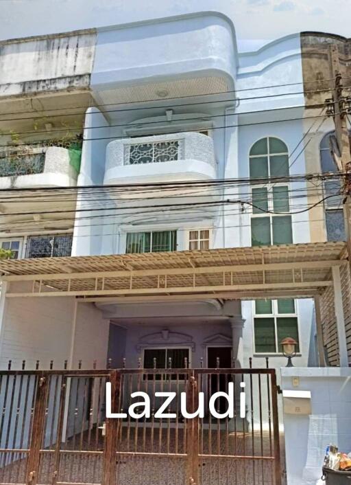 4 Bed 144 SQ.M 3 Storey Townhome on Ladprao Road