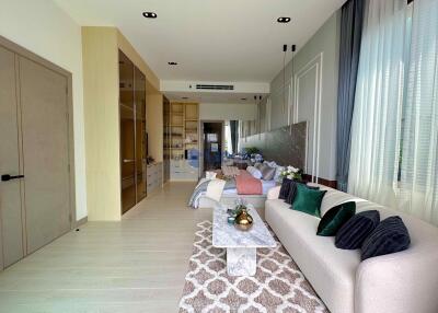 4 Bedrooms House in Madcha Le Villa North Pattaya H010195