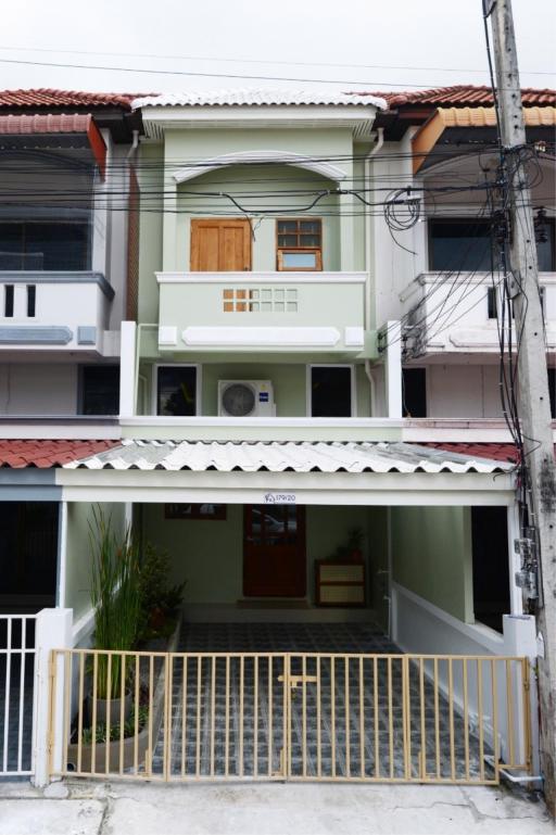 Sell 2.98 Mb. 3-storey townhome 20 sqw. #New renovated #SanPhakWan #HangDong near the city #ready to move in.