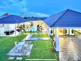 Private Pool Villa for sale – 6 bed 8 bath in East Pattaya PP9578