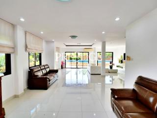 Baan Dusit Pattaya – 4 bed 5 bath in Na-Jomtien PP9529