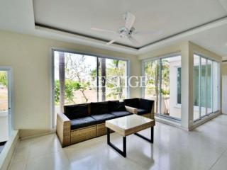 Beachfront House – 3 bed 4 bath in North Pattaya PP9451