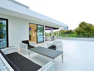 Private House – 6 Bed 10 Bath in Pratamnak for 95,000,000 THB PC9383