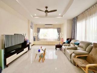 Suetrong Grand Ville Bangsaray – 5 Bed 3 Bath in Bang Saray for 13,600,000 THB PC9342