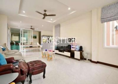 Suetrong Grand Ville Bangsaray – 5 Bed 3 Bath in Bang Saray for 13,600,000 THB PC9342