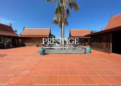 Unique, Contemporary and Tropical style private house – 4 Bed 5 Bath in Na-Jomtien PC8780