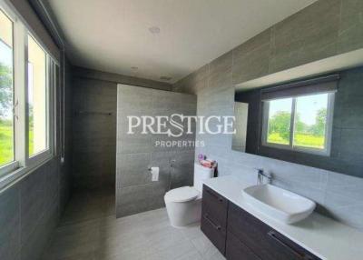 Phoenix Golf Course – 4 Bed 3 Bath in Huay Yai / Phoenix for 14,800,000 THB PC8443