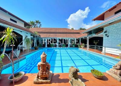 Paradise Villa 1 – 5 Bed 4 Bath in East Pattaya – PC8406