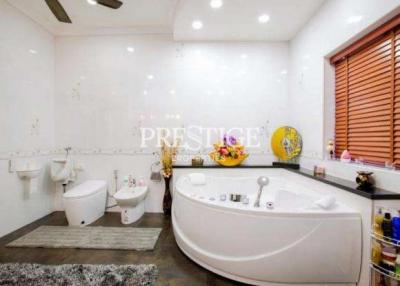Private house – 7 Bed 8 Bath in East Pattaya PC8150