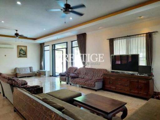 Phoenix Golf Sunrise Villa – 4 Bed 5 Bath in Huay Yai / Phoenix – PC8102