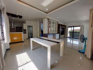 3 Bedrooms House in Patta Village East Pattaya H010282