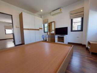 3 Bedrooms House in Patta Village East Pattaya H010282