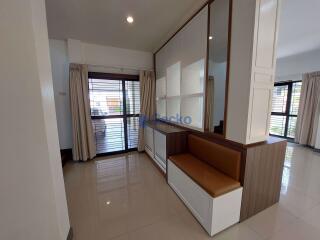 3 Bedrooms House in Patta Village East Pattaya H010282