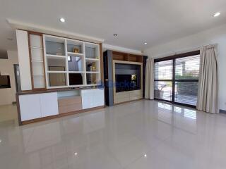 3 Bedrooms House in Patta Village East Pattaya H010282