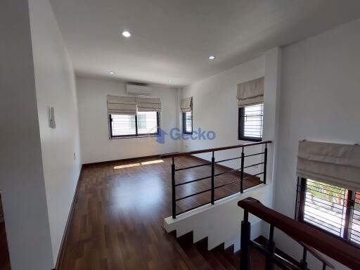 3 Bedrooms House in Patta Village East Pattaya H010282