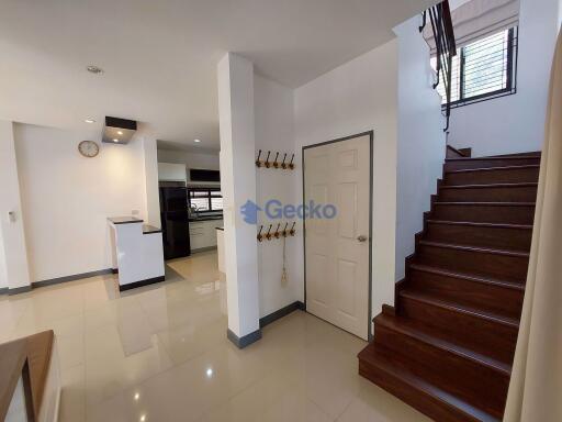 3 Bedrooms House in Patta Village East Pattaya H010282