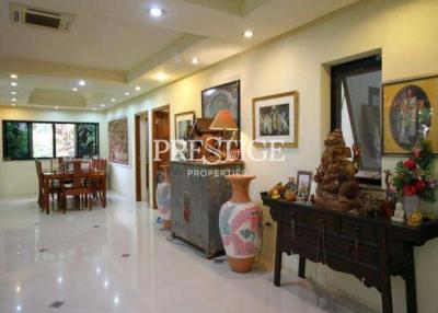 Phoenix Golf Course – 4 Bed 4 Bath in Na-Jomtien / Bang Saray PC7507