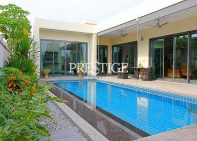 Palm Lakeside Villa – 3 Bed 3 Bath in East Pattaya for 8,900,000 THB PC7371