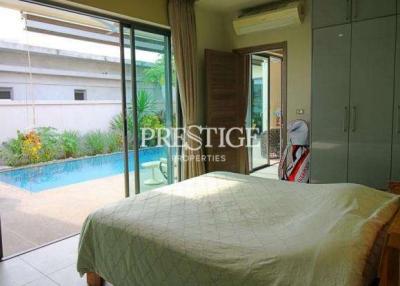 Palm Lakeside Villa – 3 Bed 3 Bath in East Pattaya for 8,900,000 THB PC7371