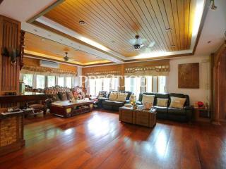 Private House – 5 Bed 7 Bath in Na-Jomtien for 35,000,000 THB PC7054
