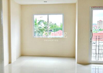 Private Town House – 2 Bed 3 Bath in East Pattaya PC3753