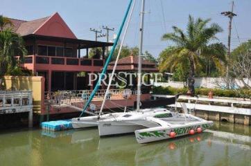 Jomtien Yacht Club 1 – 3+1 Bed 4+1 Bath in Na-Jomtien PC3108