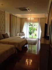 Jomtien Park Villas – 6 Bed 6 Bath in Jomtien PC2268