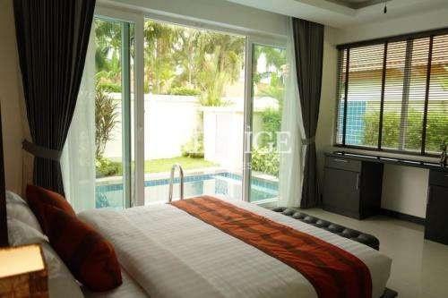 Whispering Palms Villas – 4 Bed 5 Bath in East Pattaya PC0627