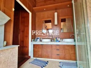 Dharawadi – 4 Bed 6 Bath in Na-Jomtien PC0306