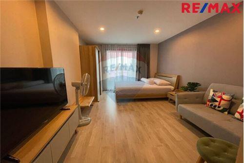 28 Sqm., 1 Bed Townhouse listed for ฿ 2,690,000.