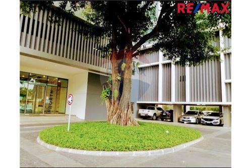 28 Sqm., 1 Bed Townhouse listed for ฿ 2,690,000.