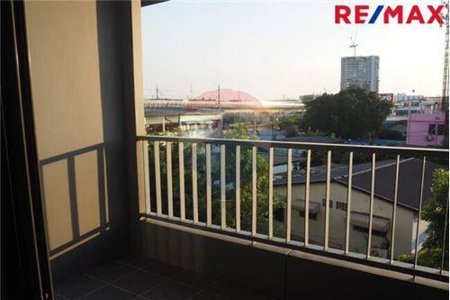 28 Sqm., 1 Bed Townhouse listed for ฿ 2,690,000.