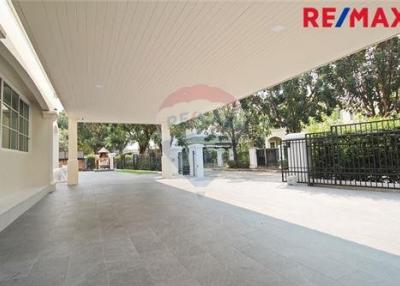 504 Sqm., 5 Beds House listed for ฿ 37,000,000.