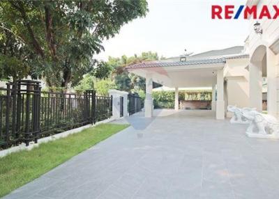 504 Sqm., 5 Beds Townhouse listed for ฿ 37,000,000.