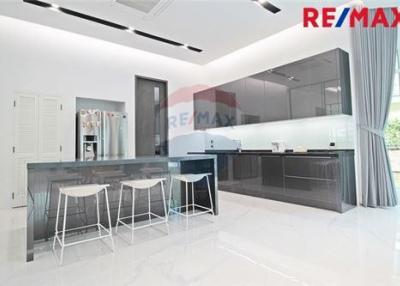 504 Sqm., 5 Beds Townhouse listed for ฿ 37,000,000.