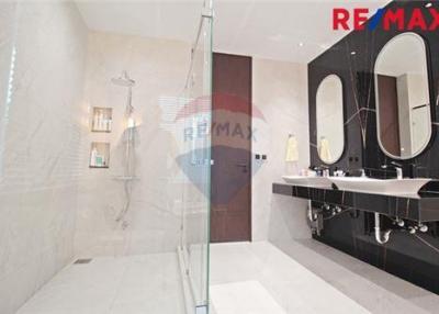 504 Sqm., 5 Beds Townhouse listed for ฿ 37,000,000.