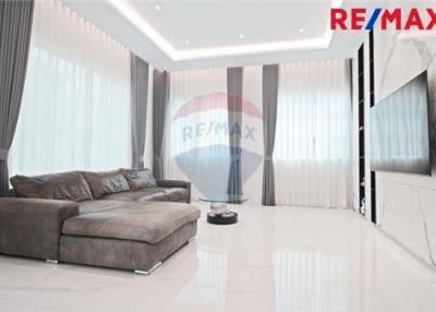 504 Sqm., 5 Beds Townhouse listed for ฿ 37,000,000.