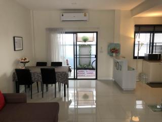 For Rent Bangkok Town House Villa Albero Krungthep Kreetha Saphan Sung