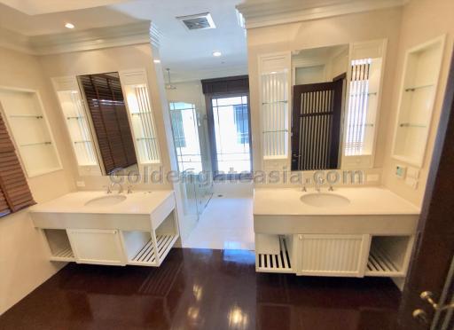 4-Bedrooms Single Modern House with pool in secure compound - Sathorn